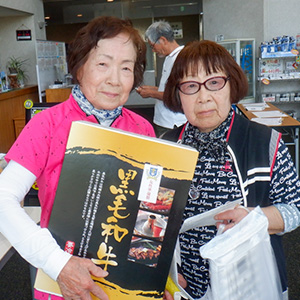 女性準優勝　今井 様（写真左）